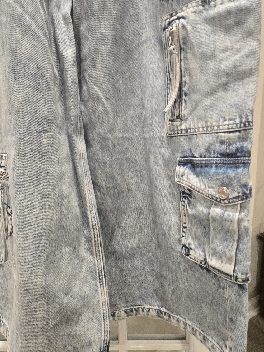 GAP Light Wash Denim Wide Leg Cargo Jeans - Picture 4 of 6